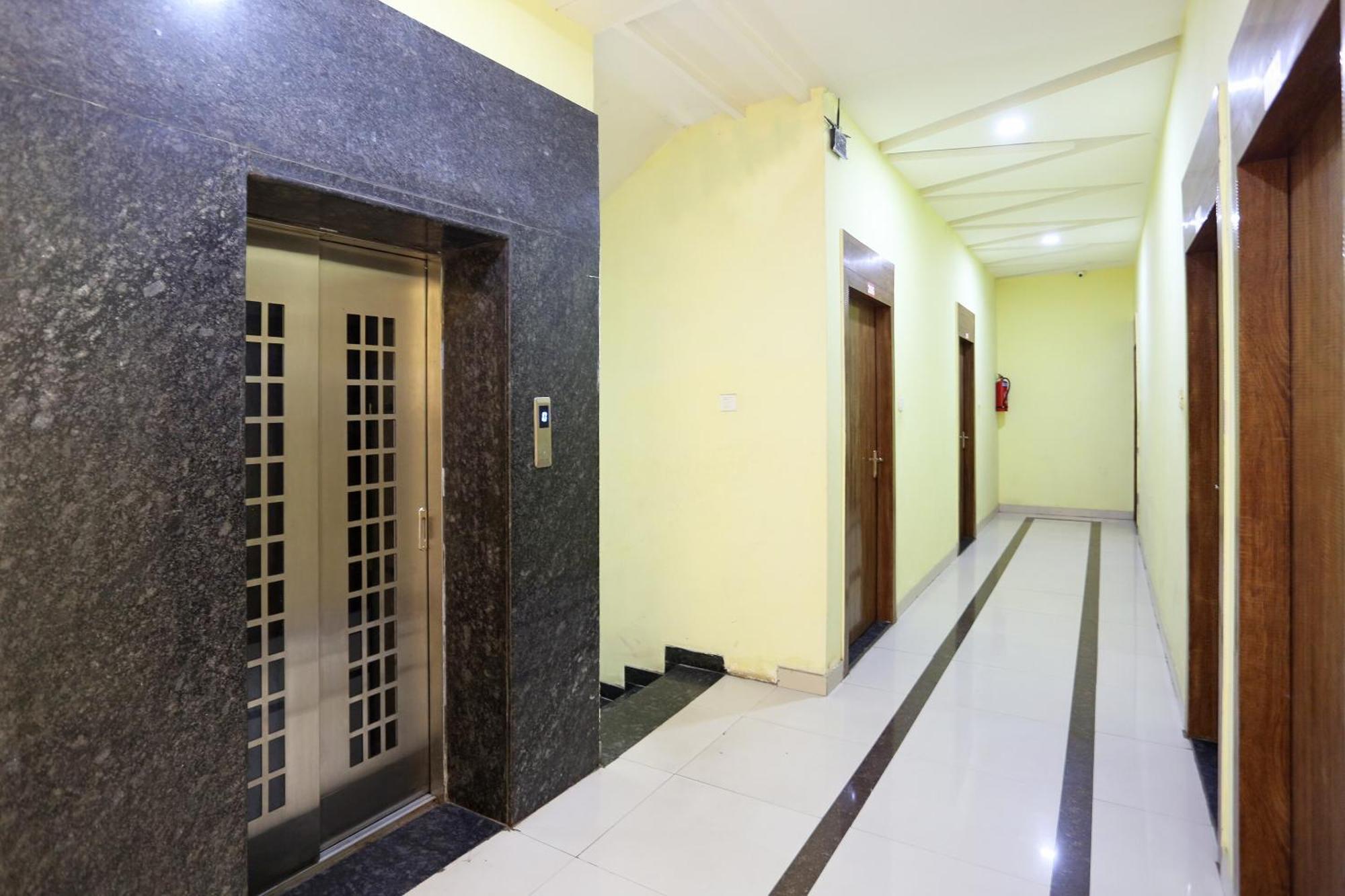 Collection O Hotel Pearl Rāipur Extérieur photo