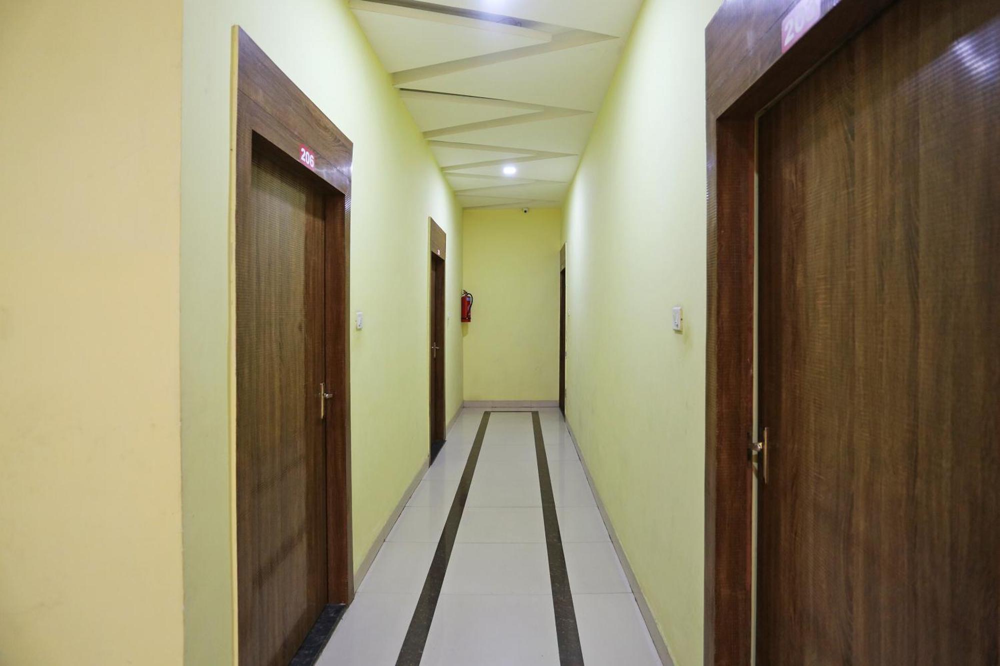 Collection O Hotel Pearl Rāipur Extérieur photo