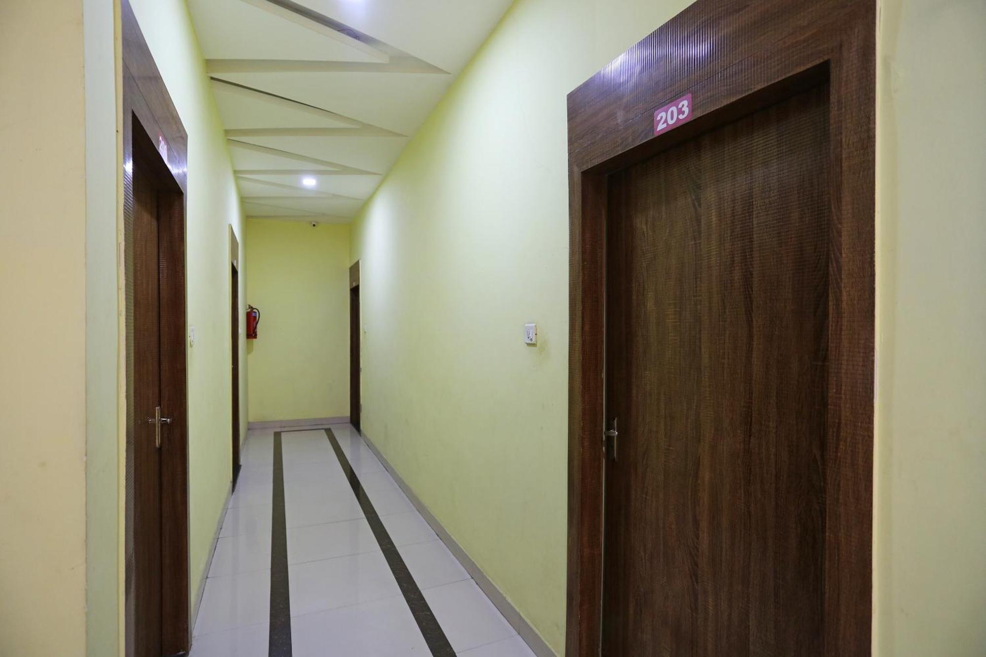Collection O Hotel Pearl Rāipur Extérieur photo